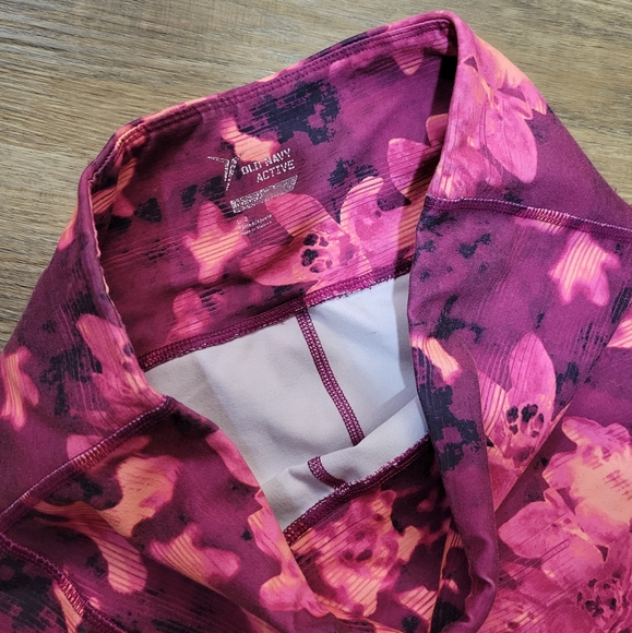 Old Navy Active Go-Dry Leggings - Picture 4 of 5